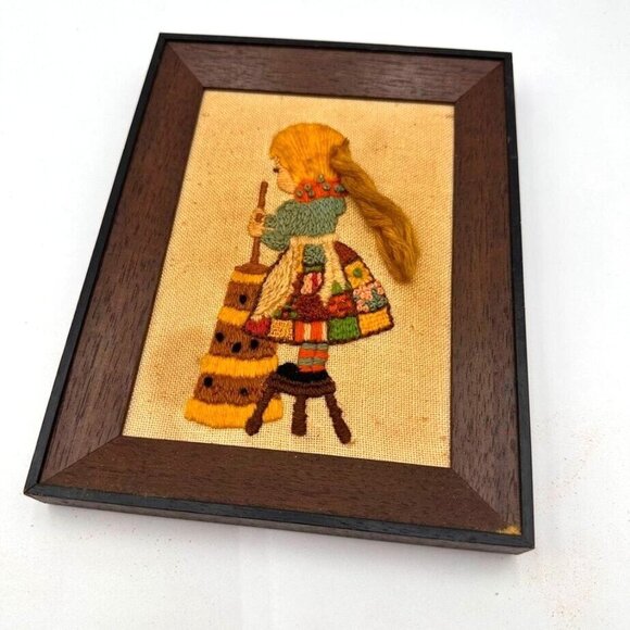 Vintage Crewel Embroidery Art Set 1970s Framed Burlap Featuring Girls Sewing & C - Picture 3 of 16